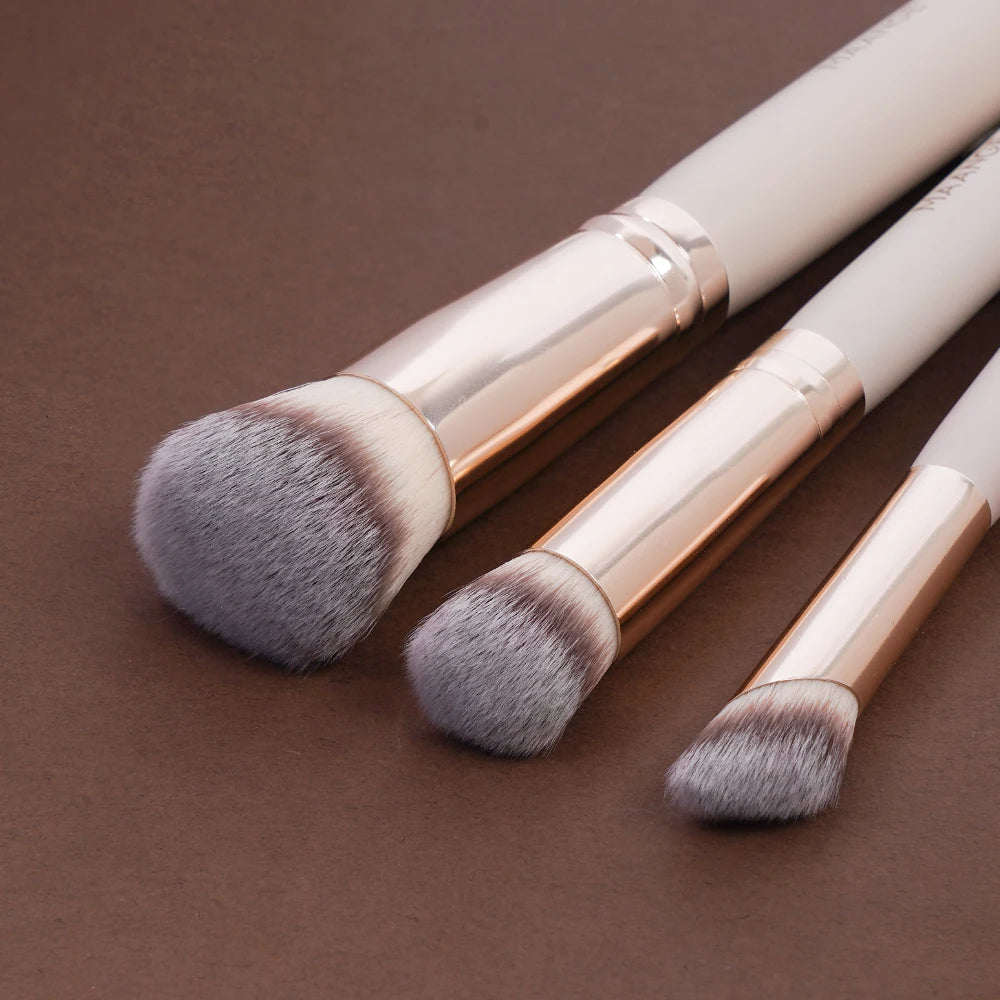 Maange 3-Piece Makeup Brush Set – Concealer, Eye Shadow & Blending Brushes with 2 Triangle Powder Puffs