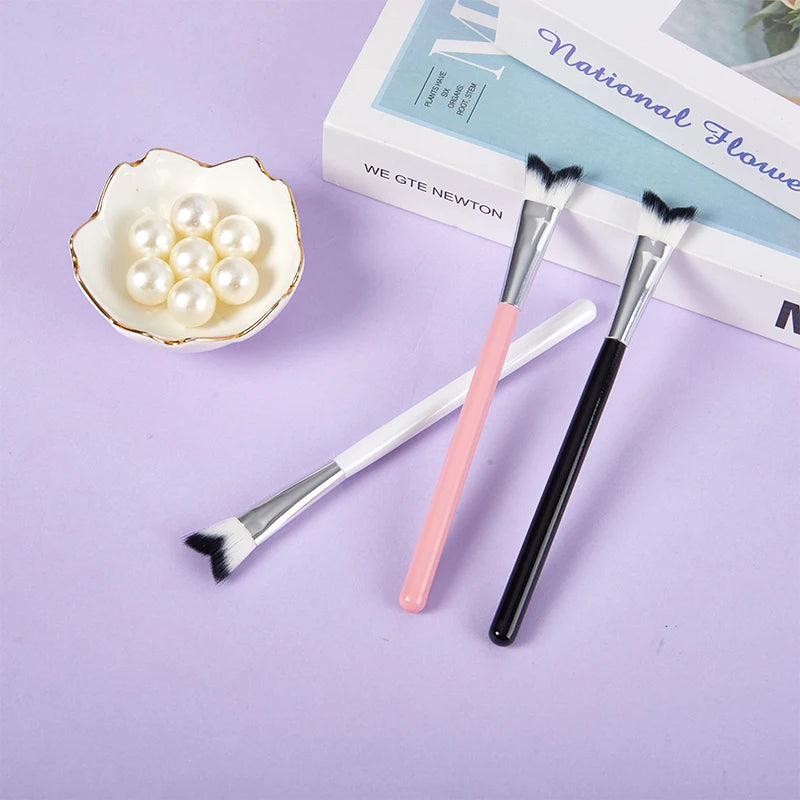 Nose Shadow & Angled Contour Makeup Brush – Professional Blending Brush for Face