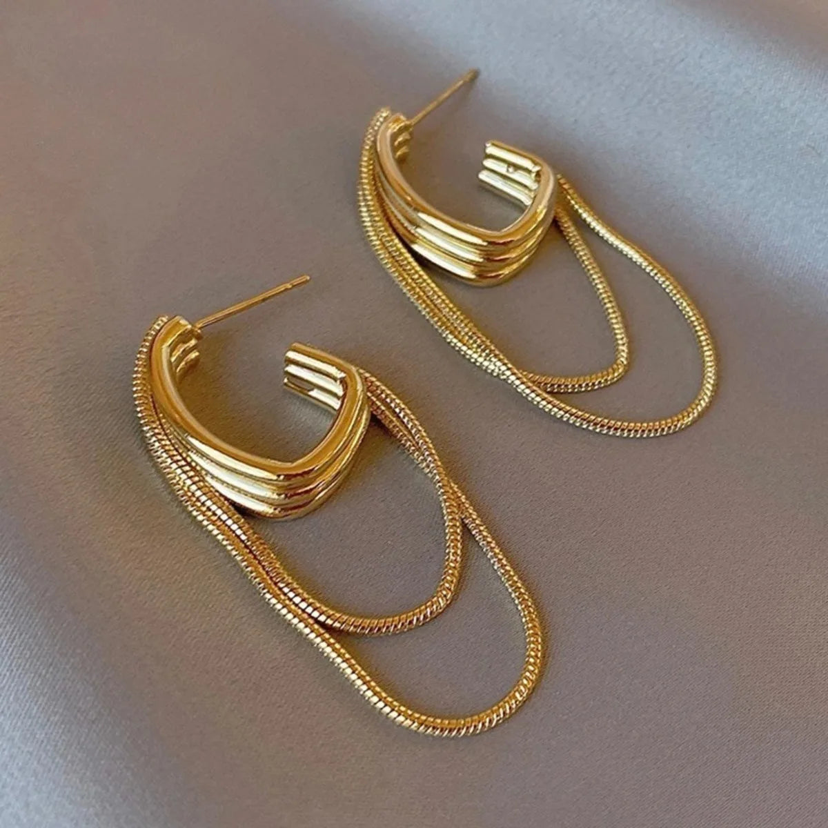 Elegant Metal Dangle Ear Accessories Luxury Geometric Tassel Earrings New Feminine Wedding Party Jewelry Womens Gift