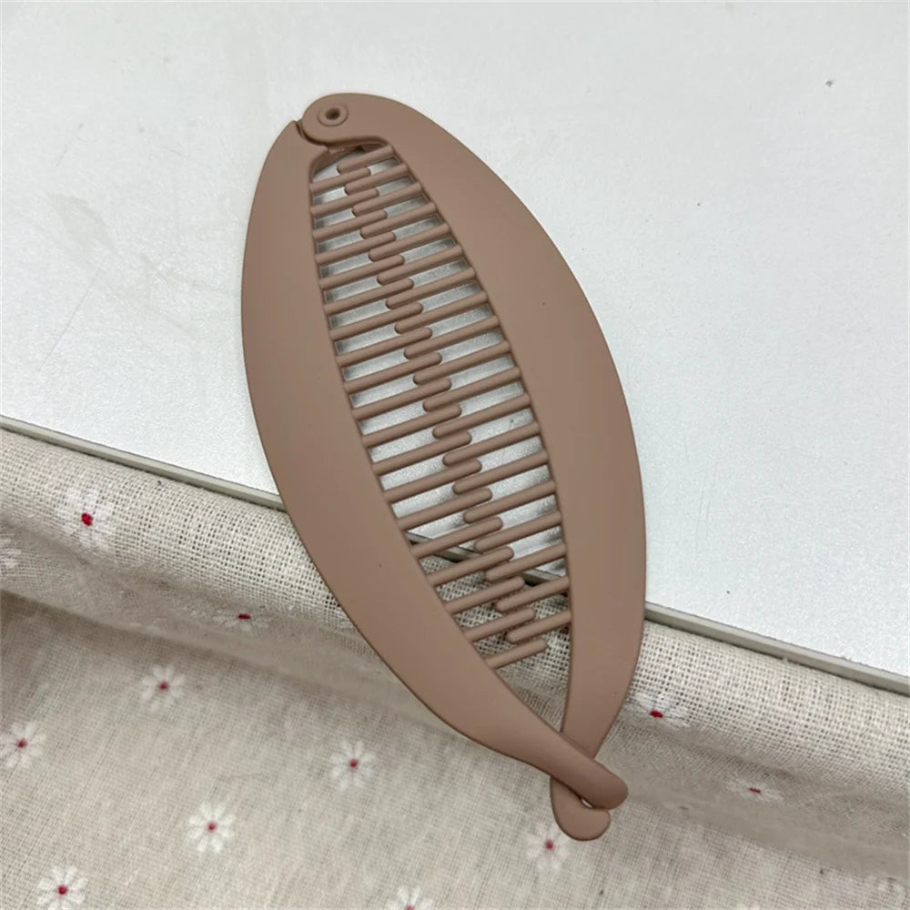 Banana & Fish Shaped Hair Clips – 2/3-Pack Stylish Claw Clips for Women