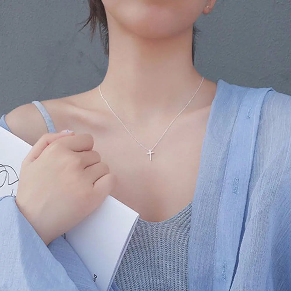 Cross Pendant Clavicle Chain Necklace – Simple Fashion Jewelry for Women