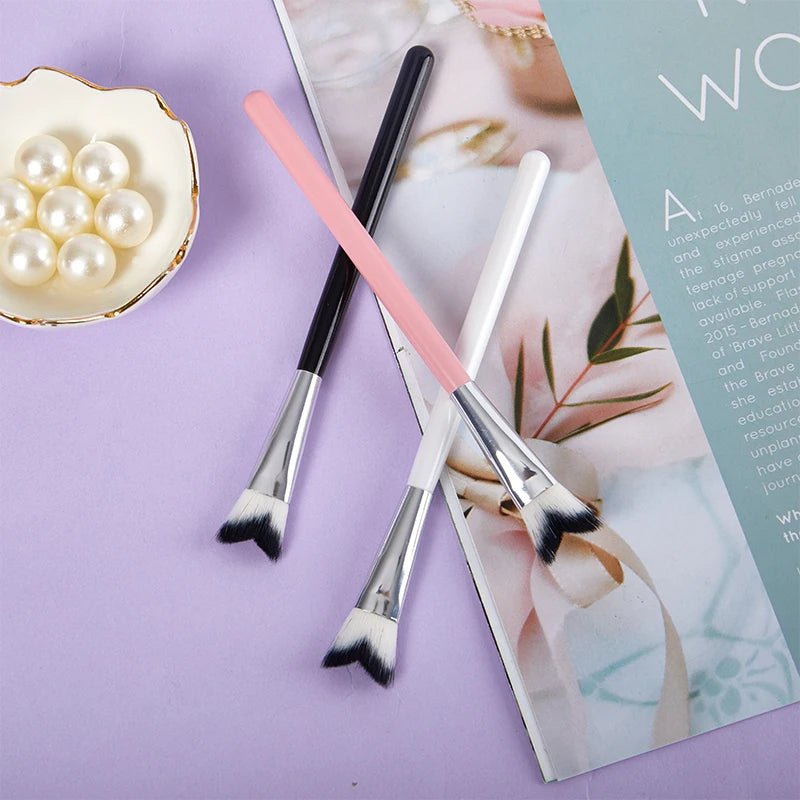 Nose Shadow & Angled Contour Makeup Brush – Professional Blending Brush for Face