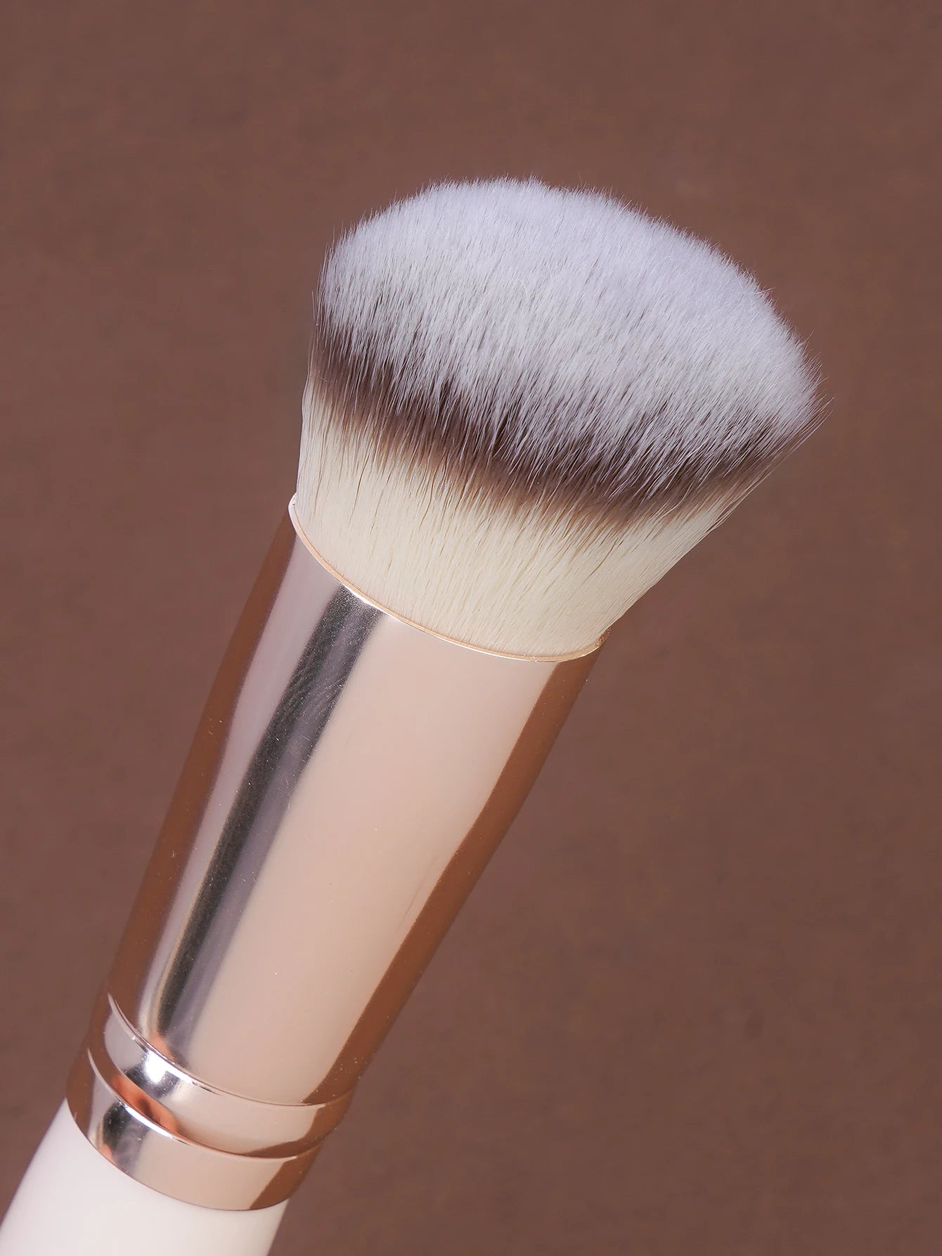 Maange 3-Piece Makeup Brush Set – Concealer, Eye Shadow & Blending Brushes with 2 Triangle Powder Puffs