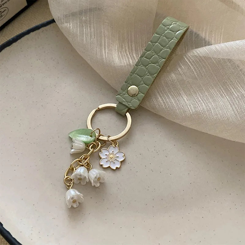 Fresh And Elegant Bell Orchid Keychain For Women Green Sweet Imitation Pearl Leatherresin Alloy Keychain Jewelry Accessory Gifts