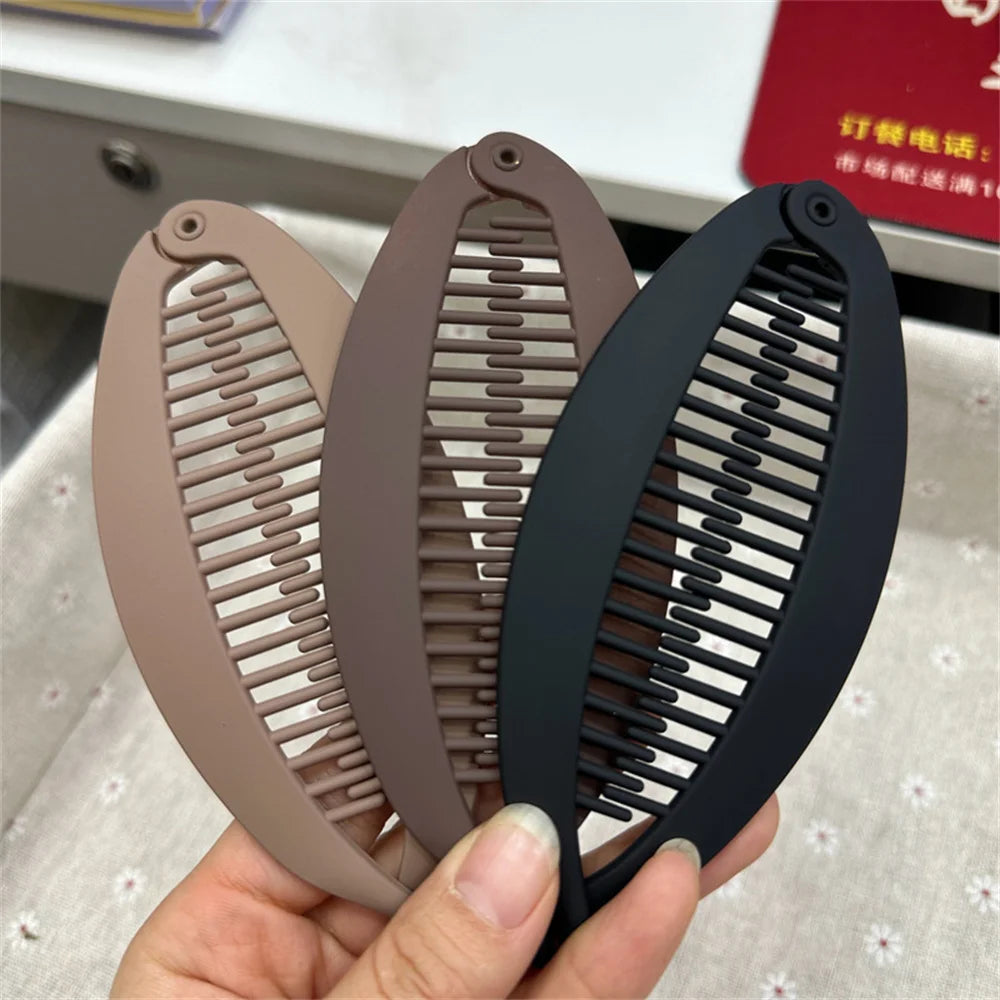 Banana & Fish Shaped Hair Clips – 2/3-Pack Stylish Claw Clips for Women