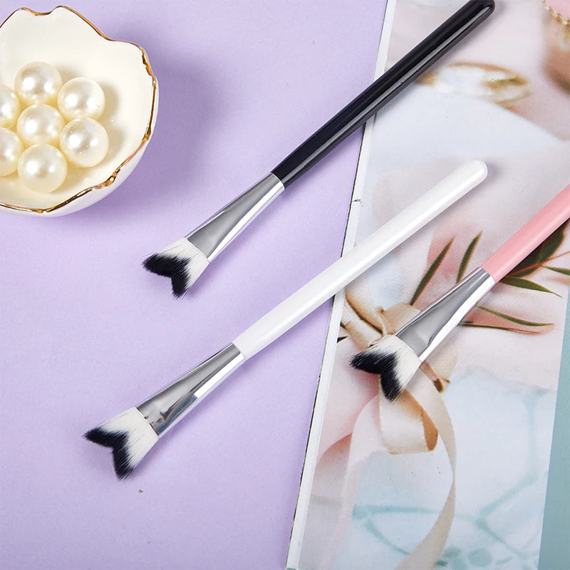 Nose Shadow & Angled Contour Makeup Brush – Professional Blending Brush for Face