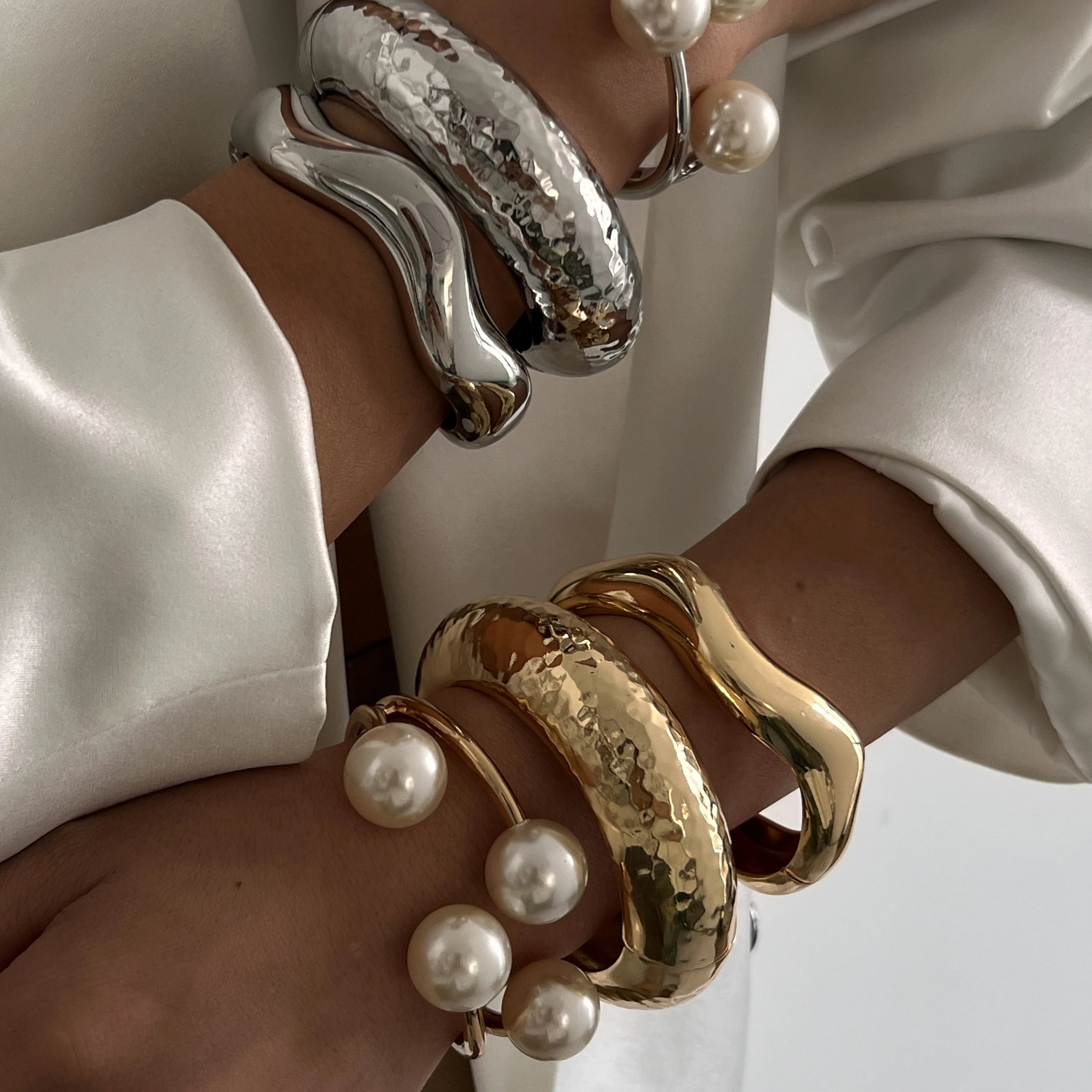 3 Styles Creative Big Imitation Pearl Cuff Bracelet Trendy Punk Heavy Metal Chunky Spring Bangle for Women Men Steampunk Fashion