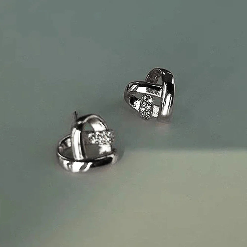 Women's Trendy Wedding Jewelry Eternal Heart Stud Earrings Fashionable Heart-Shaped Earrings in Silver/Gold