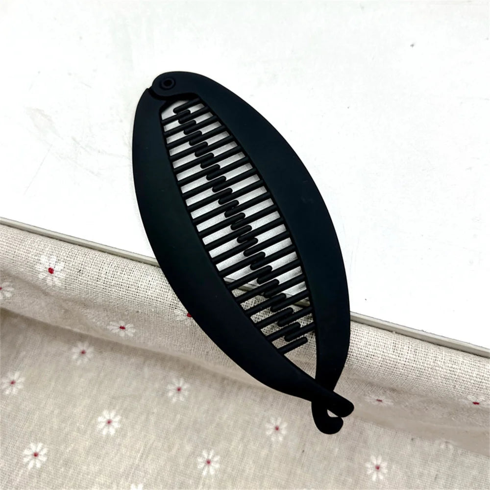 Banana & Fish Shaped Hair Clips – 2/3-Pack Stylish Claw Clips for Women