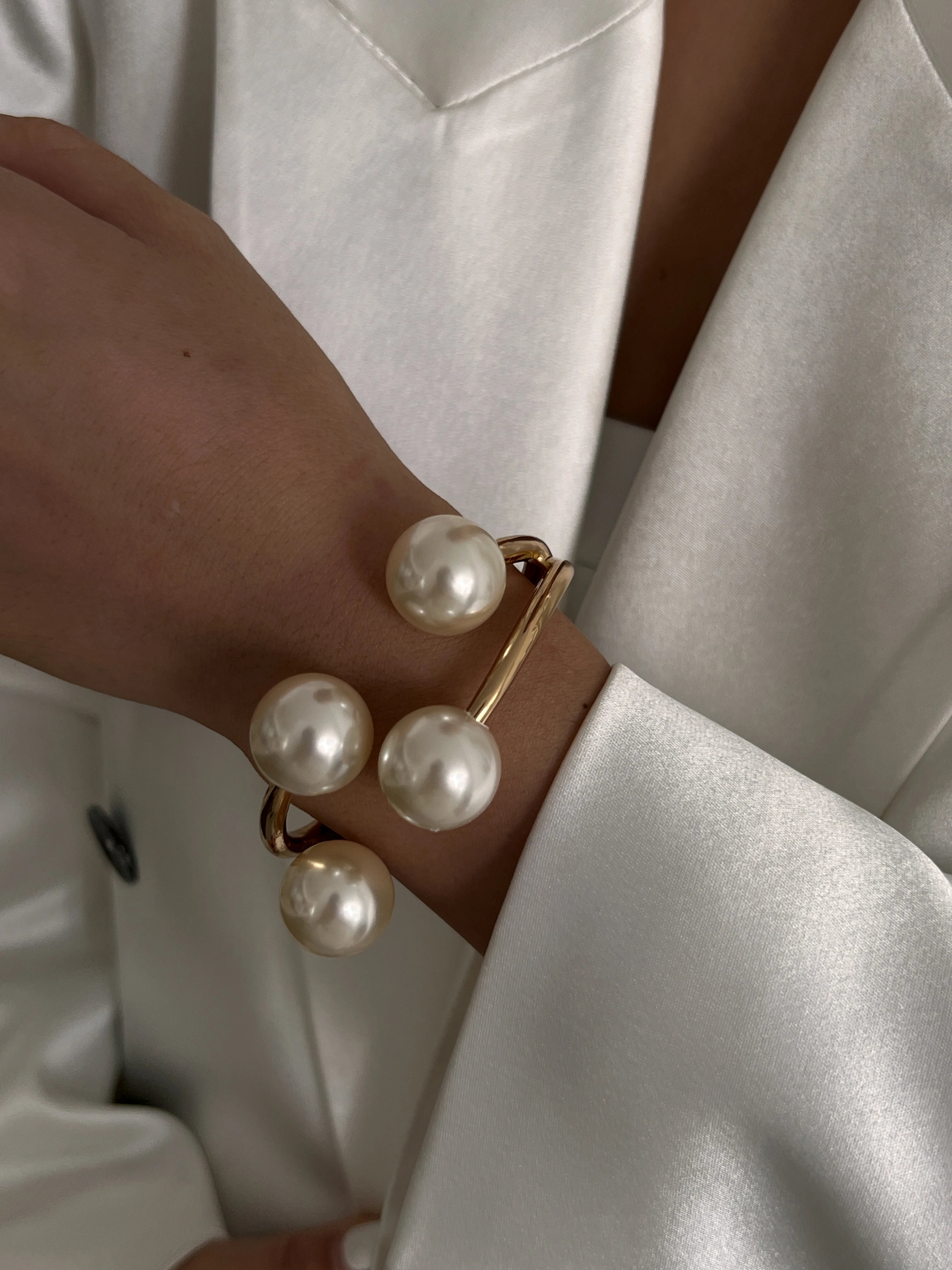 3 Styles Creative Big Imitation Pearl Cuff Bracelet Trendy Punk Heavy Metal Chunky Spring Bangle for Women Men Steampunk Fashion