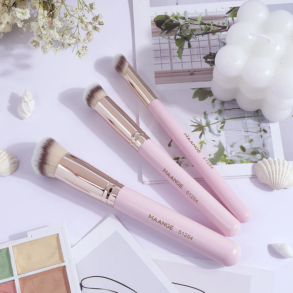 Maange 3-Piece Makeup Brush Set – Concealer, Eye Shadow & Blending Brushes with 2 Triangle Powder Puffs