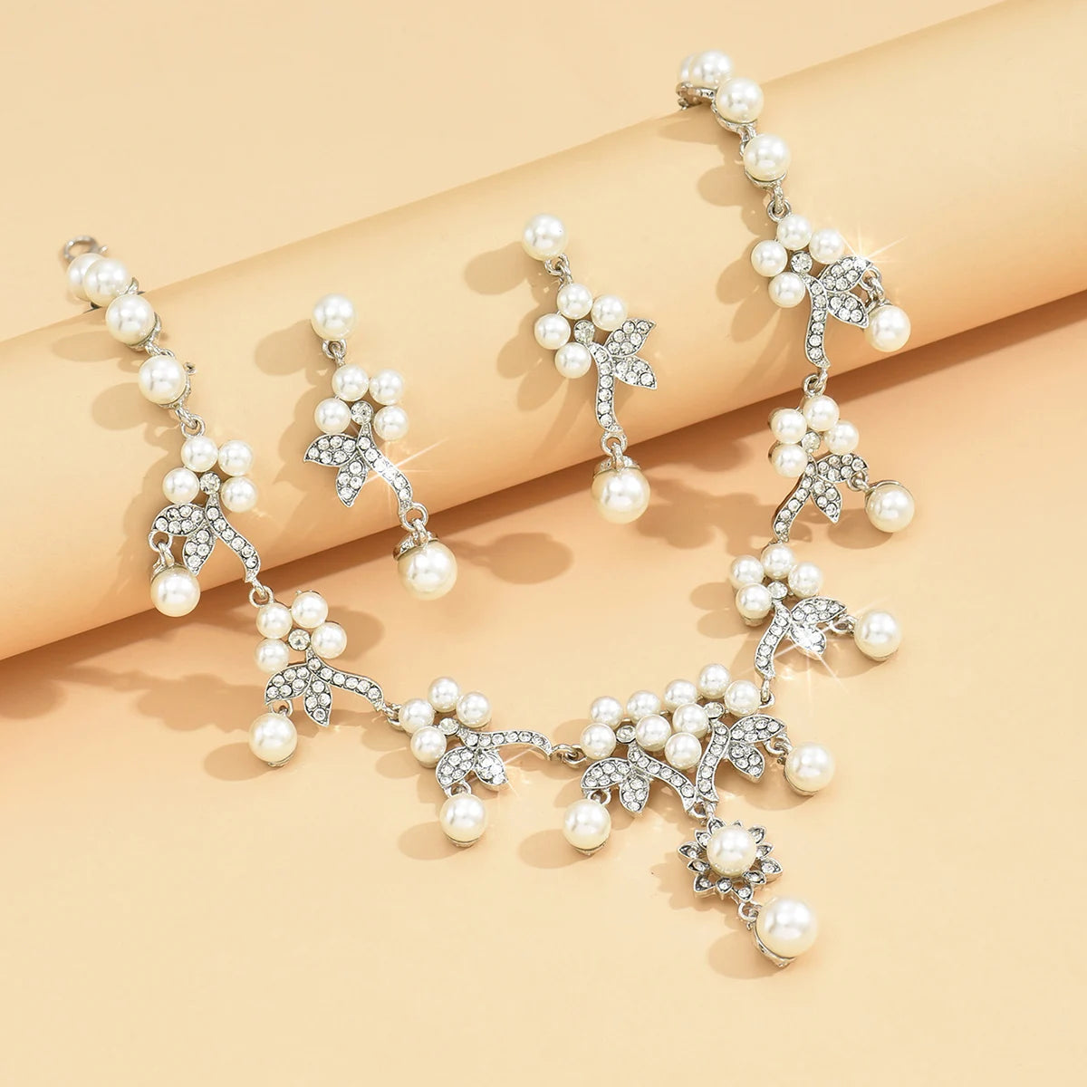 Retro Alloy Diamond Flower Necklace & Earring Set – European & American Fashion Accessories