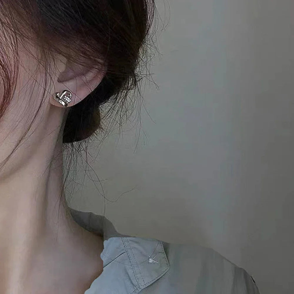 Women's Trendy Wedding Jewelry Eternal Heart Stud Earrings Fashionable Heart-Shaped Earrings in Silver/Gold