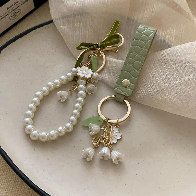 Fresh And Elegant Bell Orchid Keychain For Women Green Sweet Imitation Pearl Leatherresin Alloy Keychain Jewelry Accessory Gifts