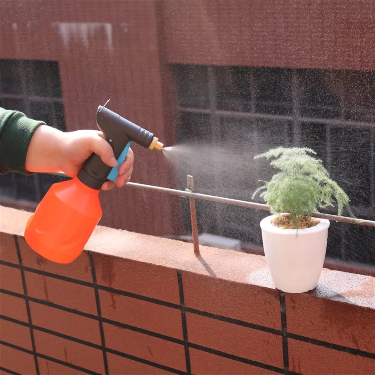Adjustable Copper Nozzle Sprayer Bottle – 680ml Hand Pressure Pneumatic Spray Kettle for Garden & Disinfection