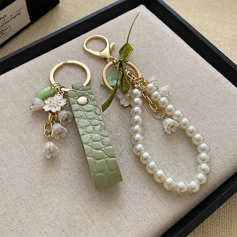 Fresh And Elegant Bell Orchid Keychain For Women Green Sweet Imitation Pearl Leatherresin Alloy Keychain Jewelry Accessory Gifts