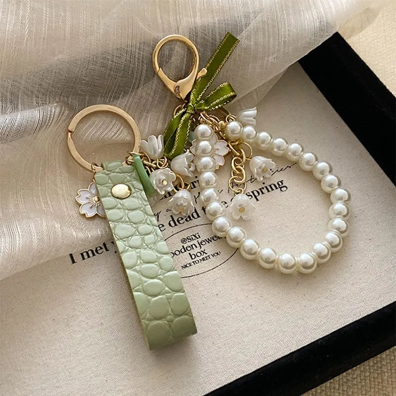 Fresh And Elegant Bell Orchid Keychain For Women Green Sweet Imitation Pearl Leatherresin Alloy Keychain Jewelry Accessory Gifts