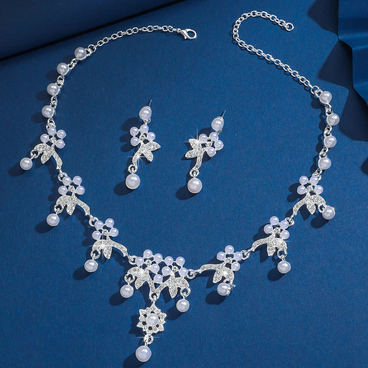 Retro Alloy Diamond Flower Necklace & Earring Set – European & American Fashion Accessories