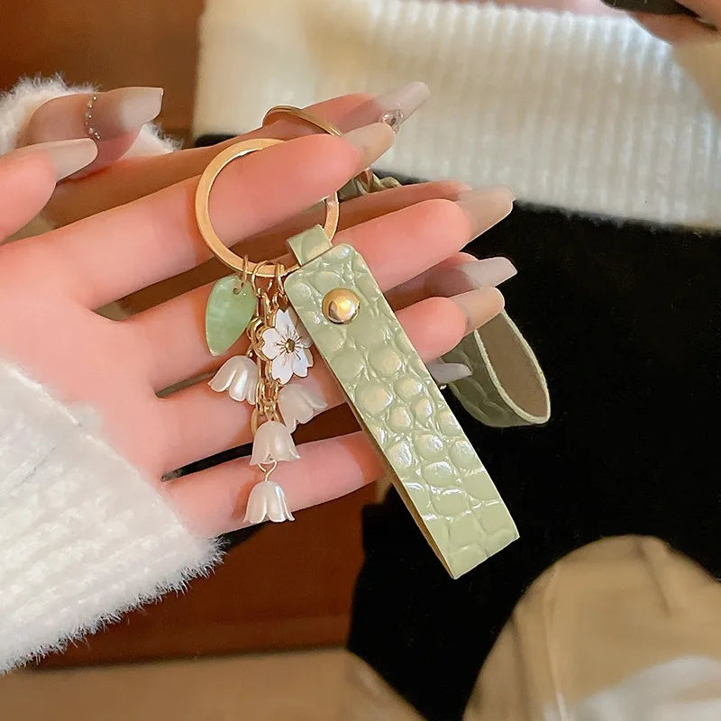 Fresh And Elegant Bell Orchid Keychain For Women Green Sweet Imitation Pearl Leatherresin Alloy Keychain Jewelry Accessory Gifts