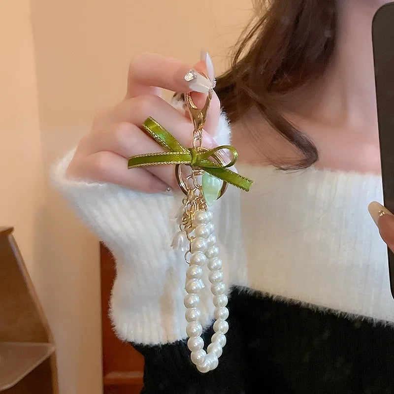 Fresh And Elegant Bell Orchid Keychain For Women Green Sweet Imitation Pearl Leatherresin Alloy Keychain Jewelry Accessory Gifts