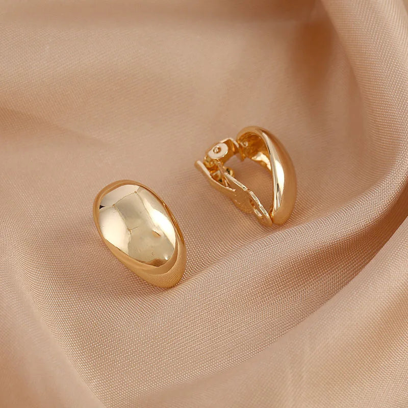 European American Fashion New Earring French Light Luxury Women Water Droplet Shaped Ear Clip High-end Feeling Simple Smooth