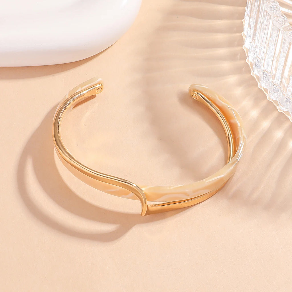 1PC Women's Fashion Light Luxury Gold Plated White Shell Twisted Cross Bracelet Date Travel Banquet Party Holiday Dressing Gift