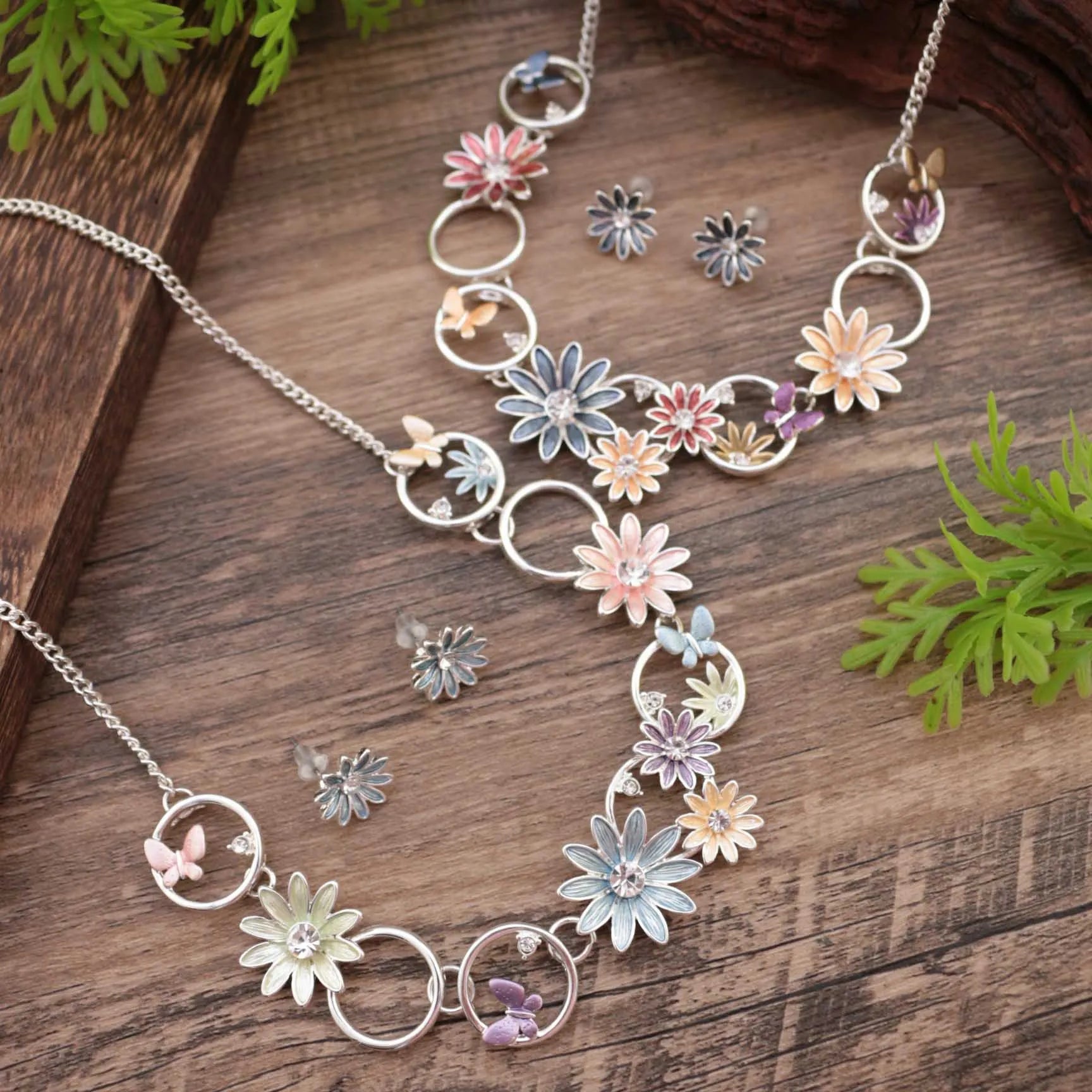 Enamel Daisy Stud Earrings & Necklace Set – Diamond Flower High-End Women's Jewelry