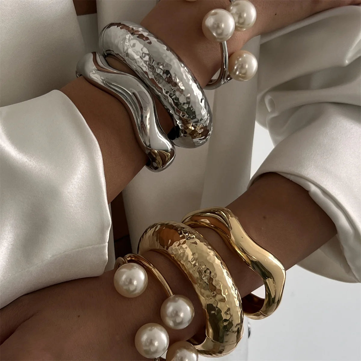 3 Styles Creative Big Imitation Pearl Cuff Bracelet Trendy Punk Heavy Metal Chunky Spring Bangle for Women Men Steampunk Fashion