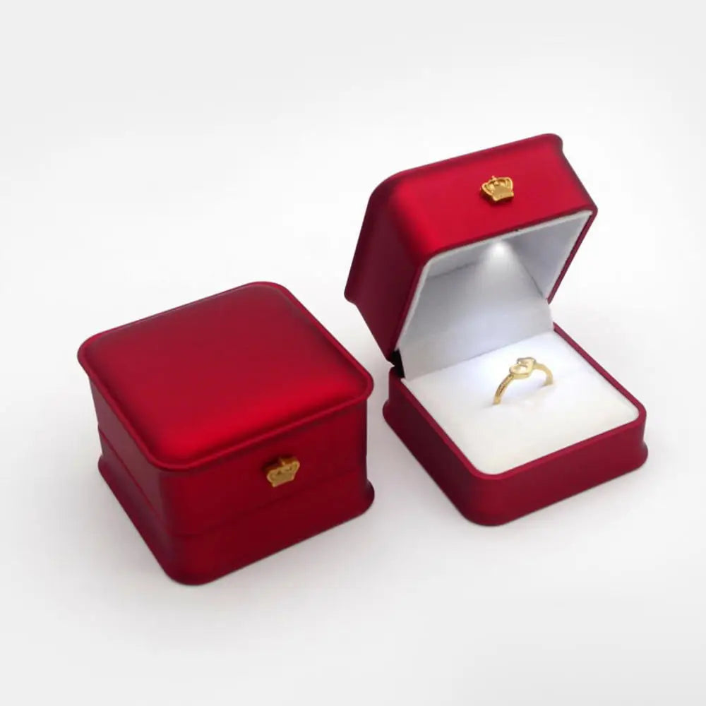 1 Pcs LED Jewelry Ring Box Luxury Velvet Rubber Necklace Pendant Gifts Display With Light For Proposal Engagement Wedding 2030