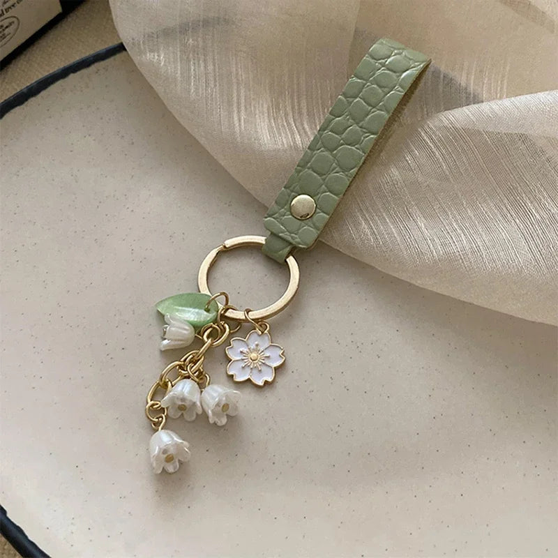 Fresh And Elegant Bell Orchid Keychain For Women Green Sweet Imitation Pearl Leatherresin Alloy Keychain Jewelry Accessory Gifts