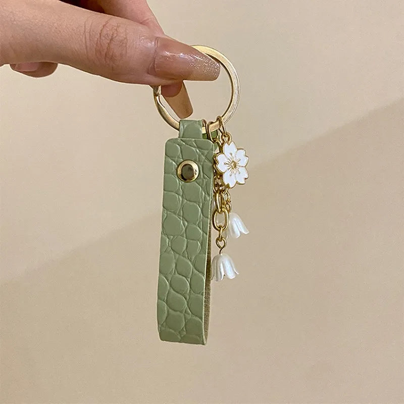 Fresh And Elegant Bell Orchid Keychain For Women Green Sweet Imitation Pearl Leatherresin Alloy Keychain Jewelry Accessory Gifts