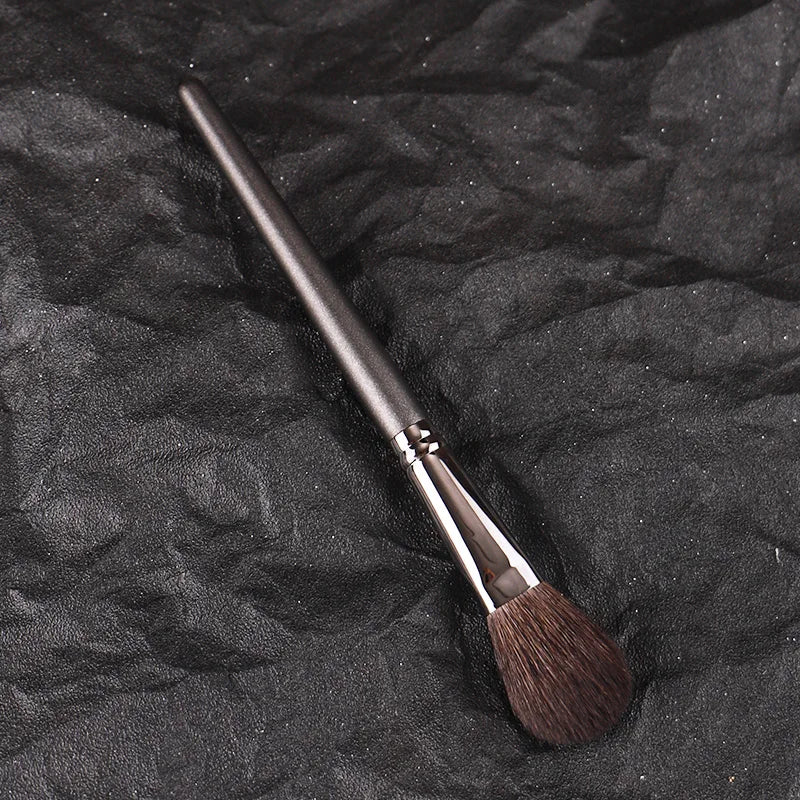Piccasso Grey Makeup Brush 702 Small Loose Powder Brush Soft Squirrel Hair Solid Wood Professional Face Makeup Brush