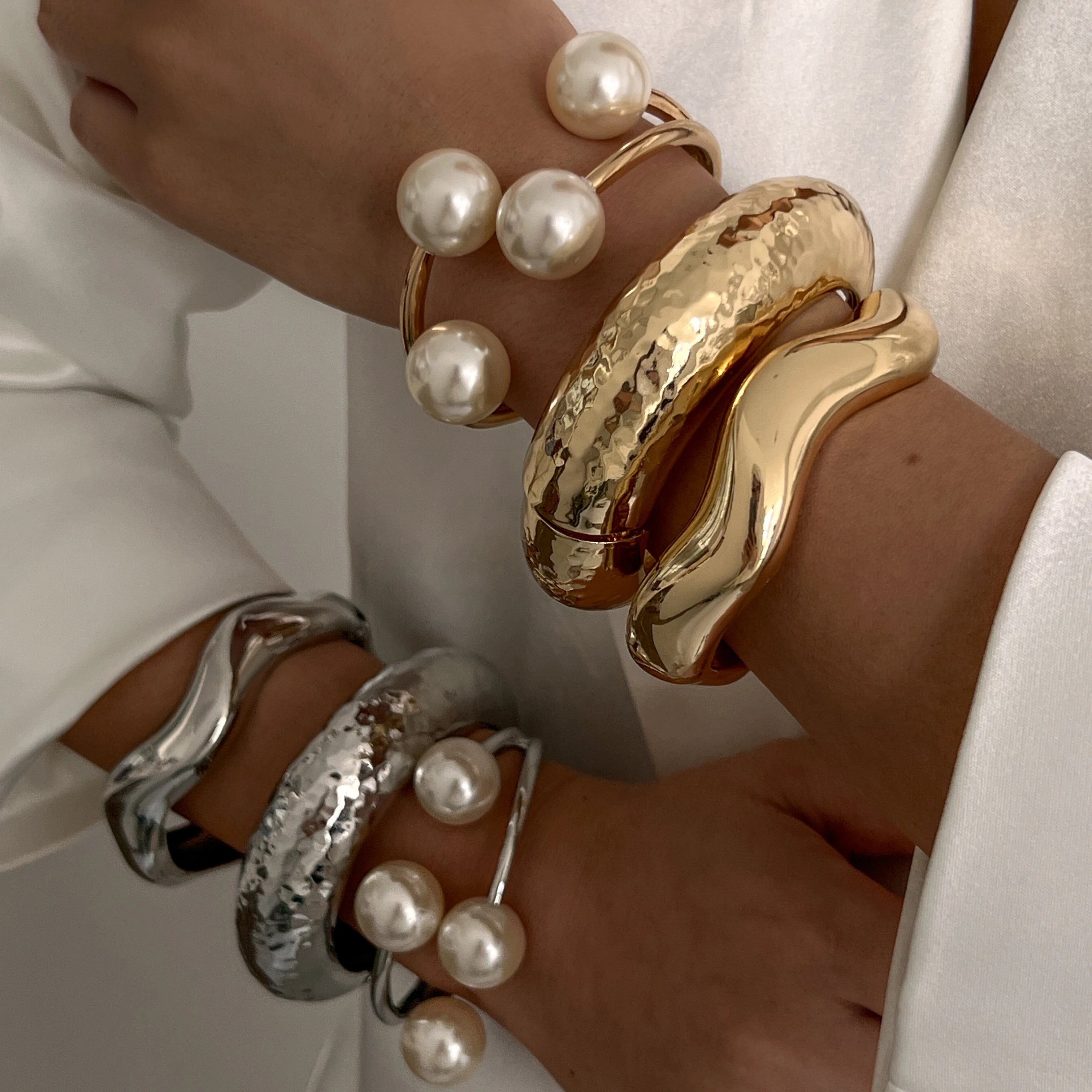3 Styles Creative Big Imitation Pearl Cuff Bracelet Trendy Punk Heavy Metal Chunky Spring Bangle for Women Men Steampunk Fashion