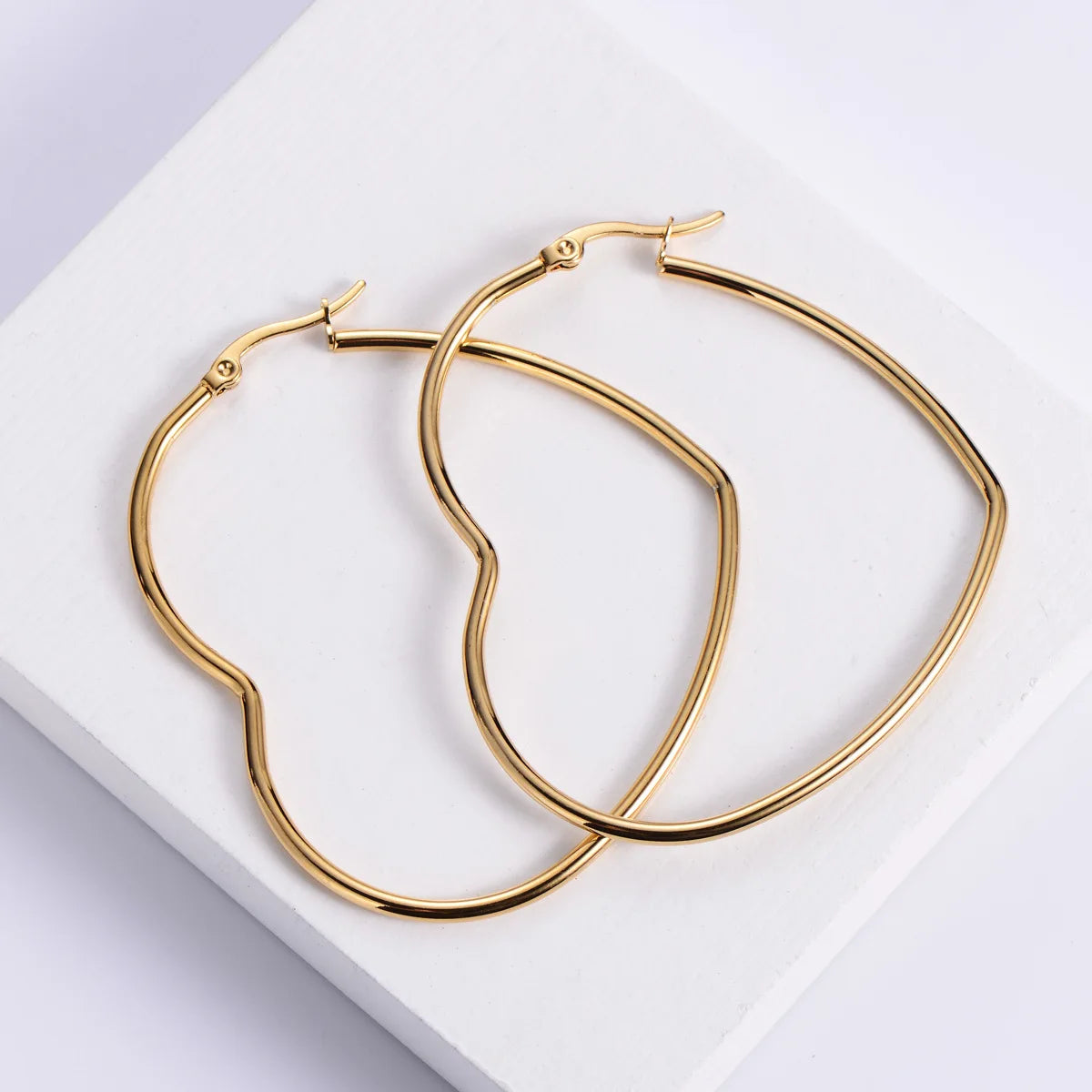 Minimalism Metal Heart Hoop Earrings for Women Golden Silver Color Fashion Love Dangle Earrings Party Romantic Statement Jewelry