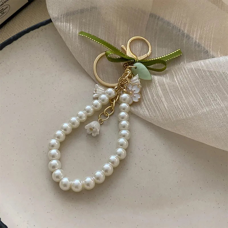 Fresh And Elegant Bell Orchid Keychain For Women Green Sweet Imitation Pearl Leatherresin Alloy Keychain Jewelry Accessory Gifts