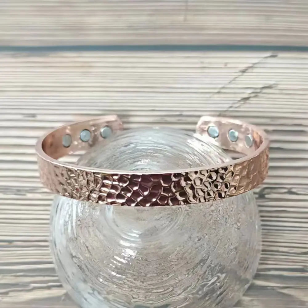 Popular fashion small wave men’s and women’s bracelets, unique, trendy, magnetic bracelets.