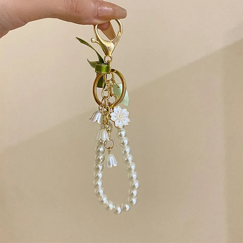 Fresh And Elegant Bell Orchid Keychain For Women Green Sweet Imitation Pearl Leatherresin Alloy Keychain Jewelry Accessory Gifts