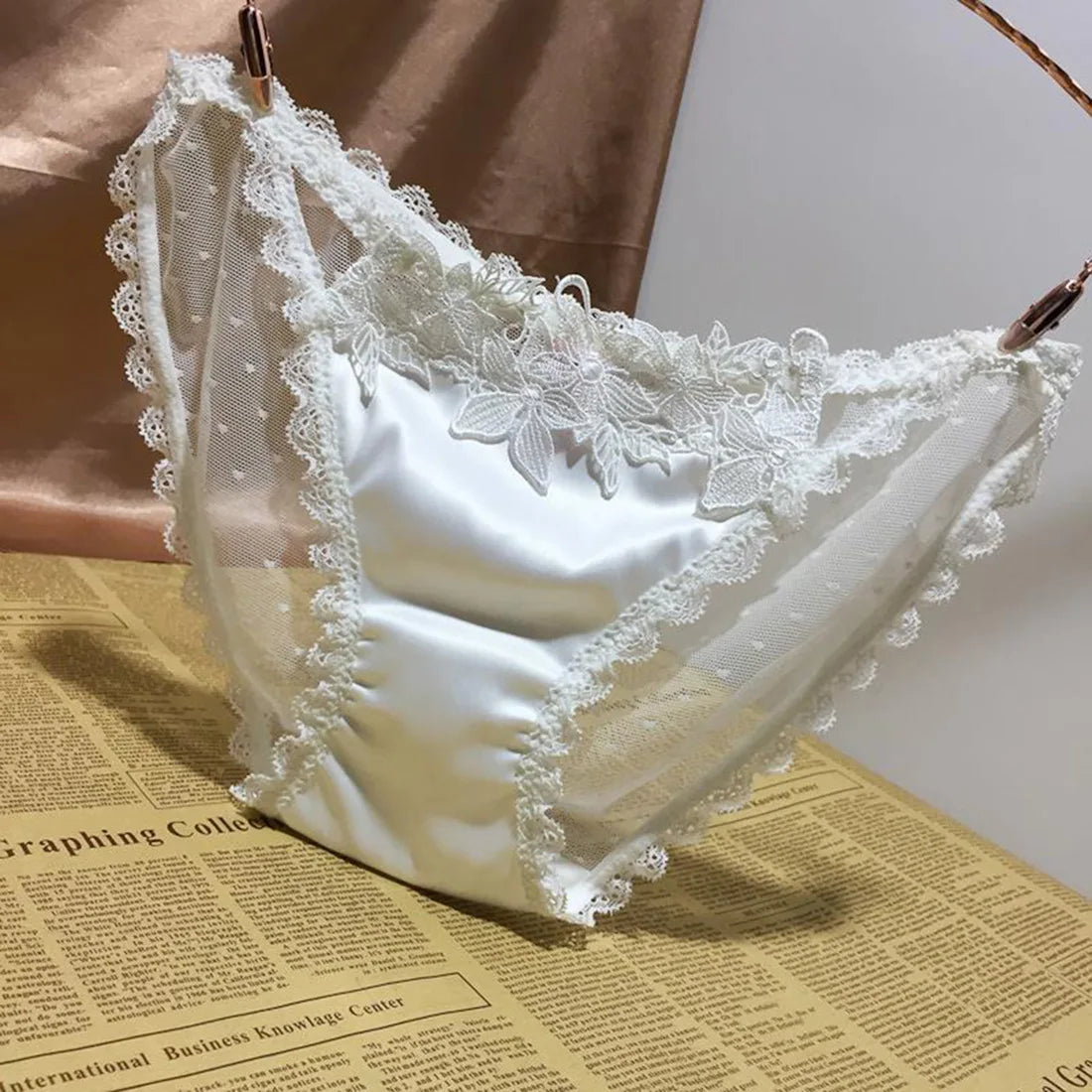 Women's Underwear Sexy Fashionable Satin Lace Embroidered Hollow out traceless Transparent Enticing Women's Underwear
