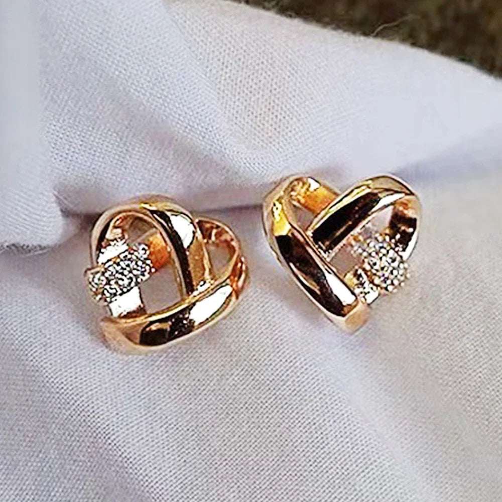 Women's Trendy Wedding Jewelry Eternal Heart Stud Earrings Fashionable Heart-Shaped Earrings in Silver/Gold
