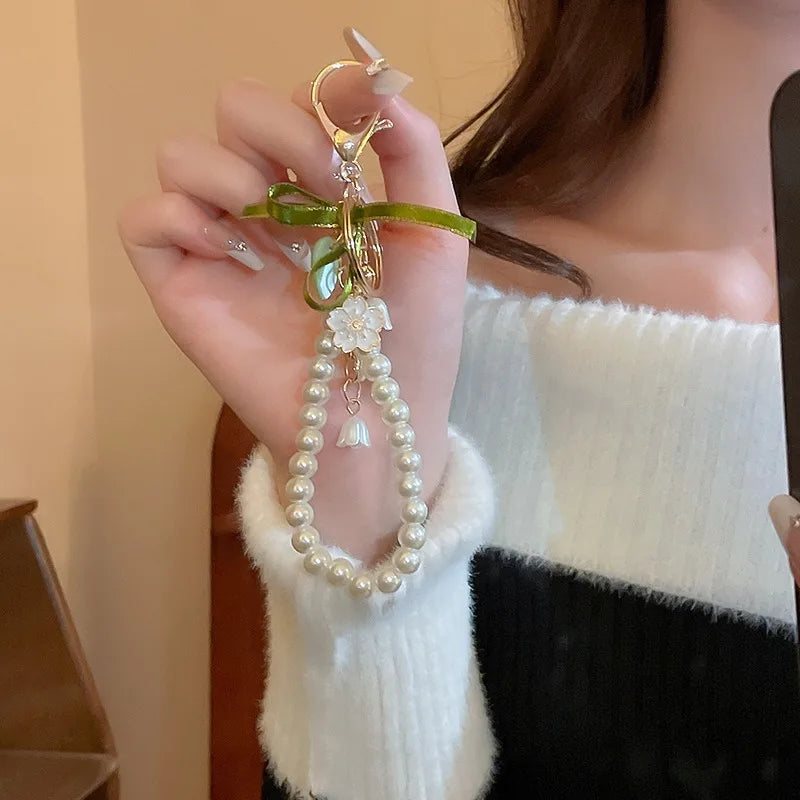 Fresh And Elegant Bell Orchid Keychain For Women Green Sweet Imitation Pearl Leatherresin Alloy Keychain Jewelry Accessory Gifts