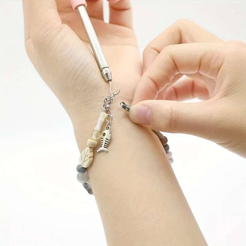 Bracelet Wearing Helper Tool – Jewelry Assistant for Easy One-Handed Clasp Fastening