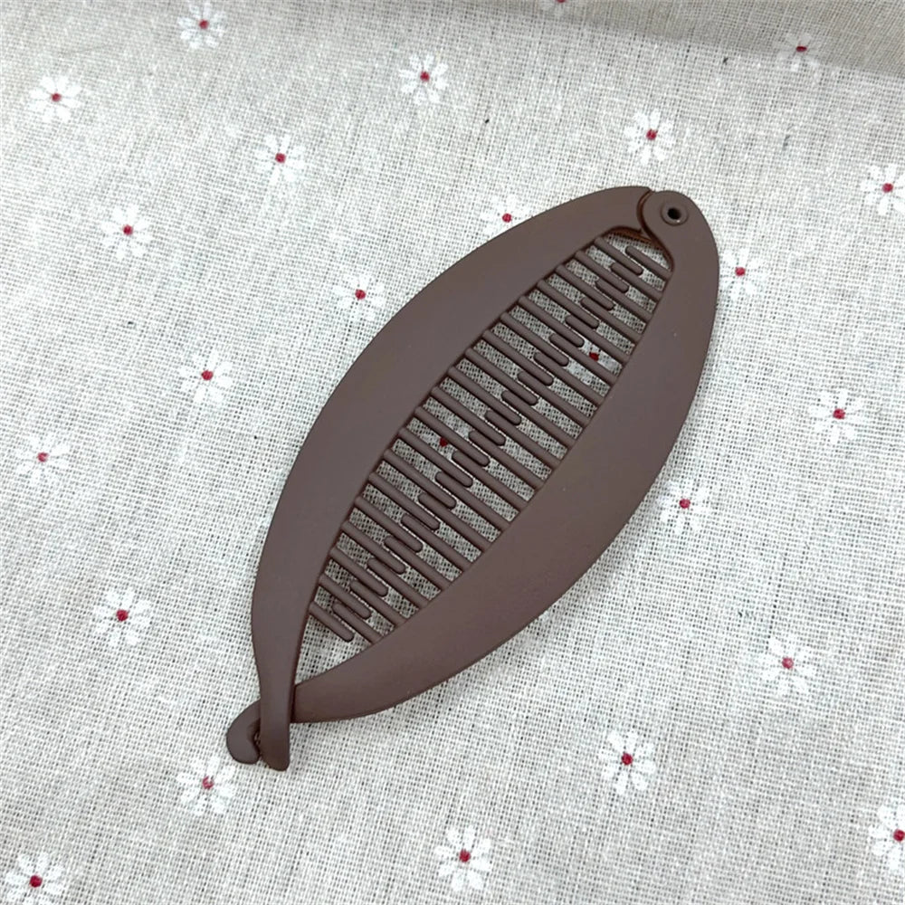 Banana & Fish Shaped Hair Clips – 2/3-Pack Stylish Claw Clips for Women